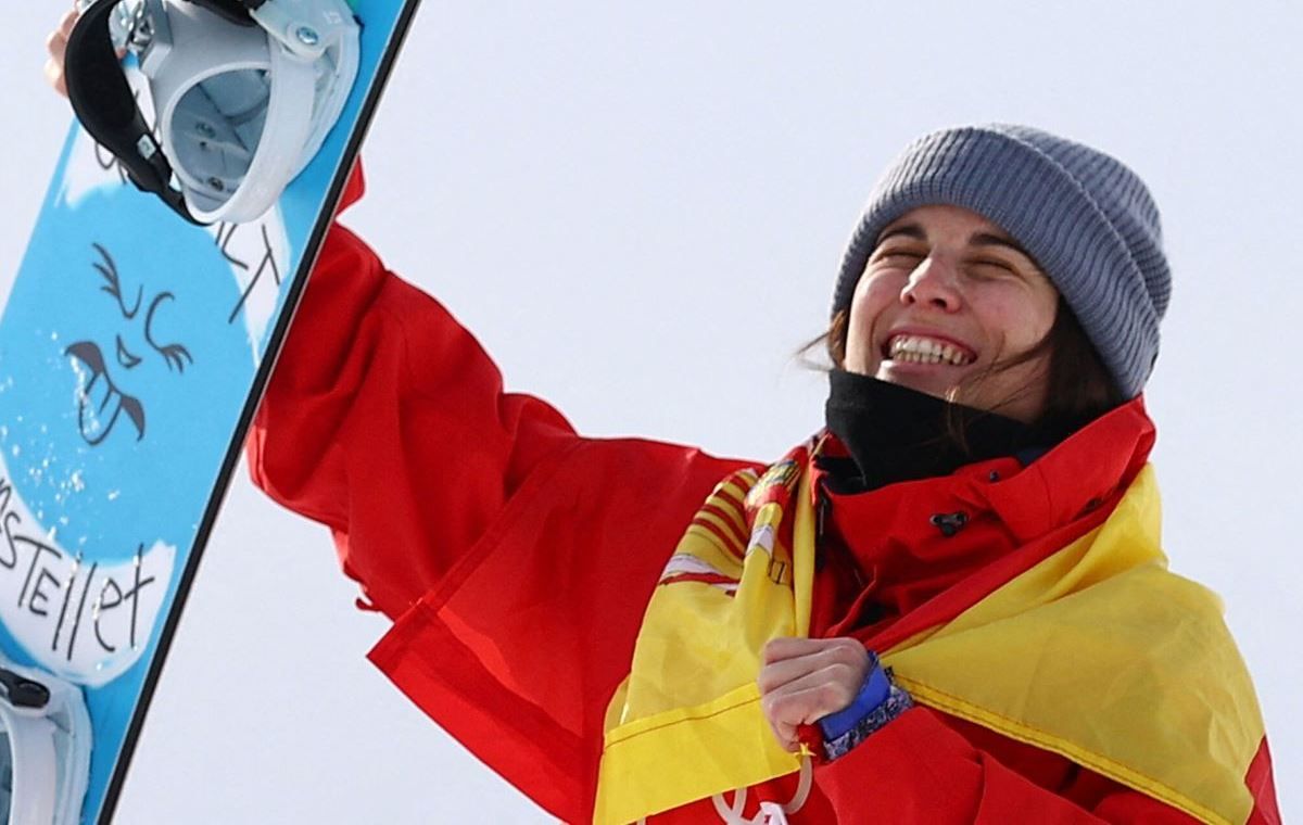 Queralt Castellet celebra su medalla de plata en los Juegos de Invierno de Pekín