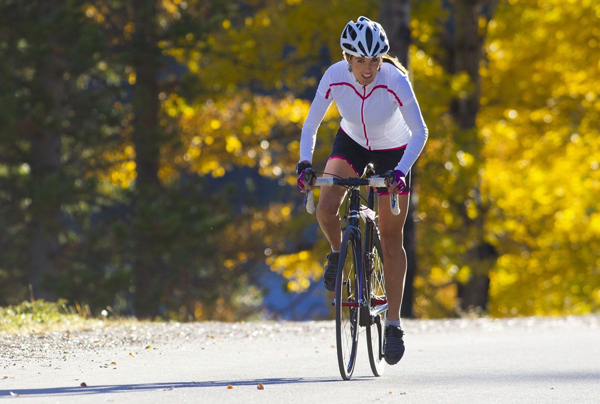 ciclismo mujer intenso iStock 534833467