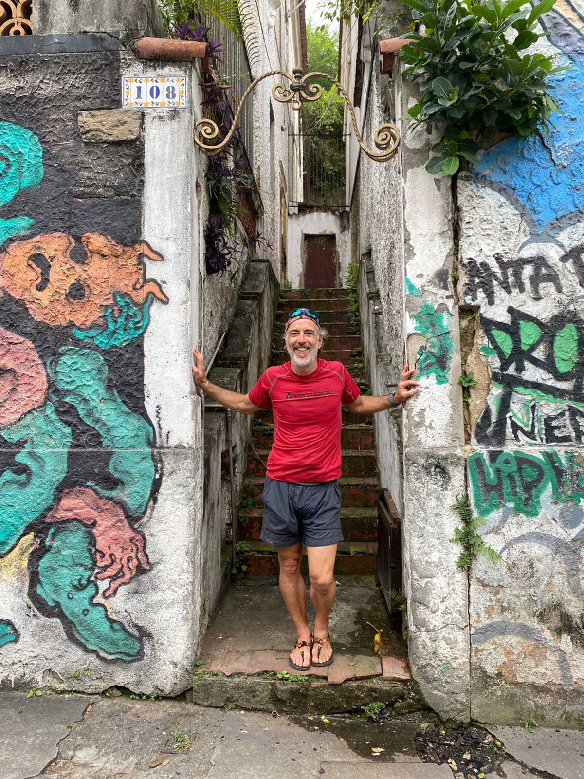 A pesar del palo de los 50 pavos de aduana, mirad qué contento está Carlos 'Ultrarun' con sus Luna Sandals... ¡habrá que probarlas! A pesar del palo de los 50 pavos de aduana, mirad qué contento está Carlos 'Ultrarun' con sus Luna Sandals... ¡habrá que probarlas!