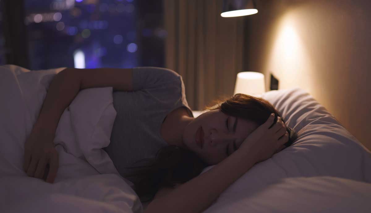 Por qué no es buena idea dormir con una luz encendida