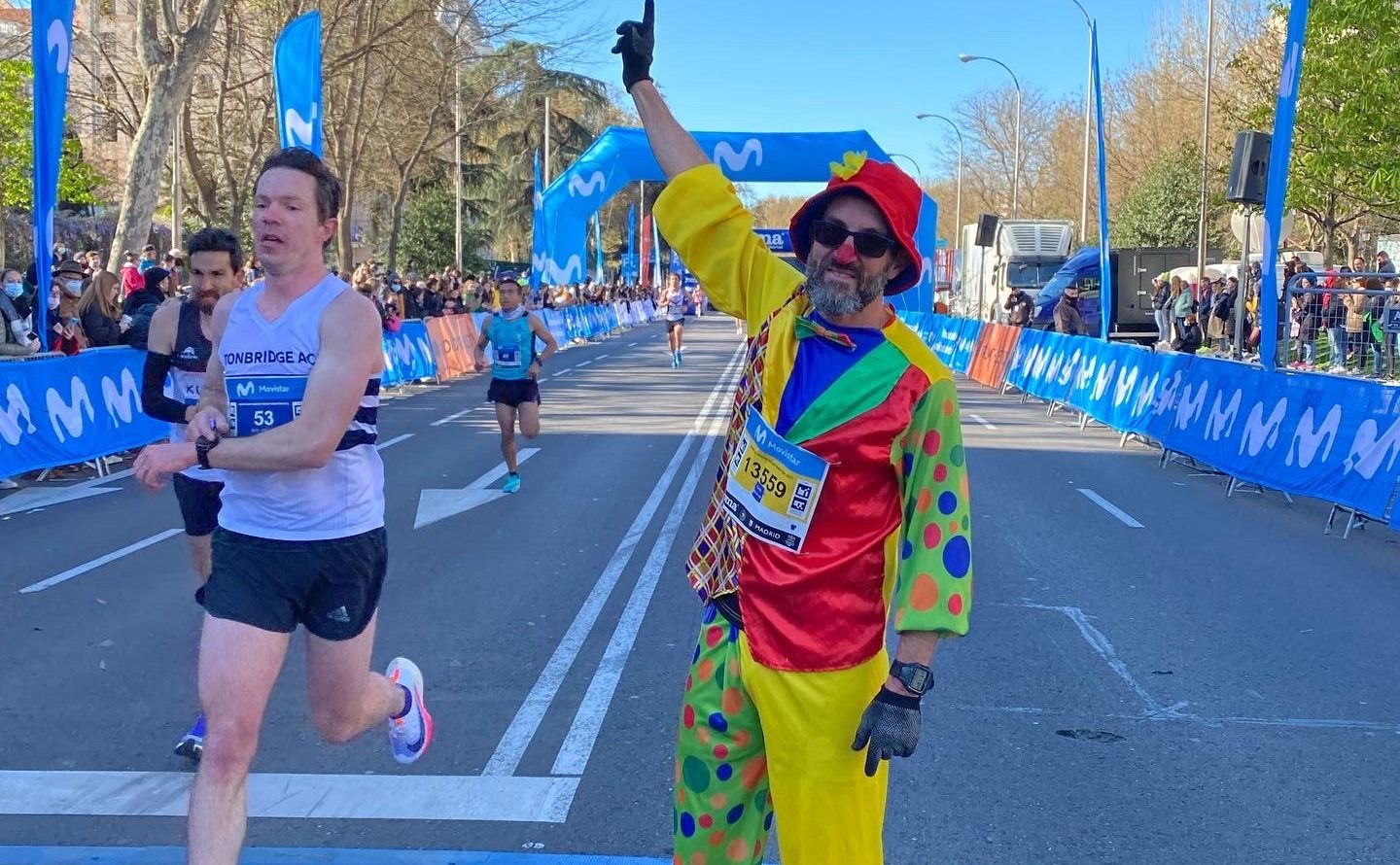 Récord del mundo de medio maratón vestido de payaso!