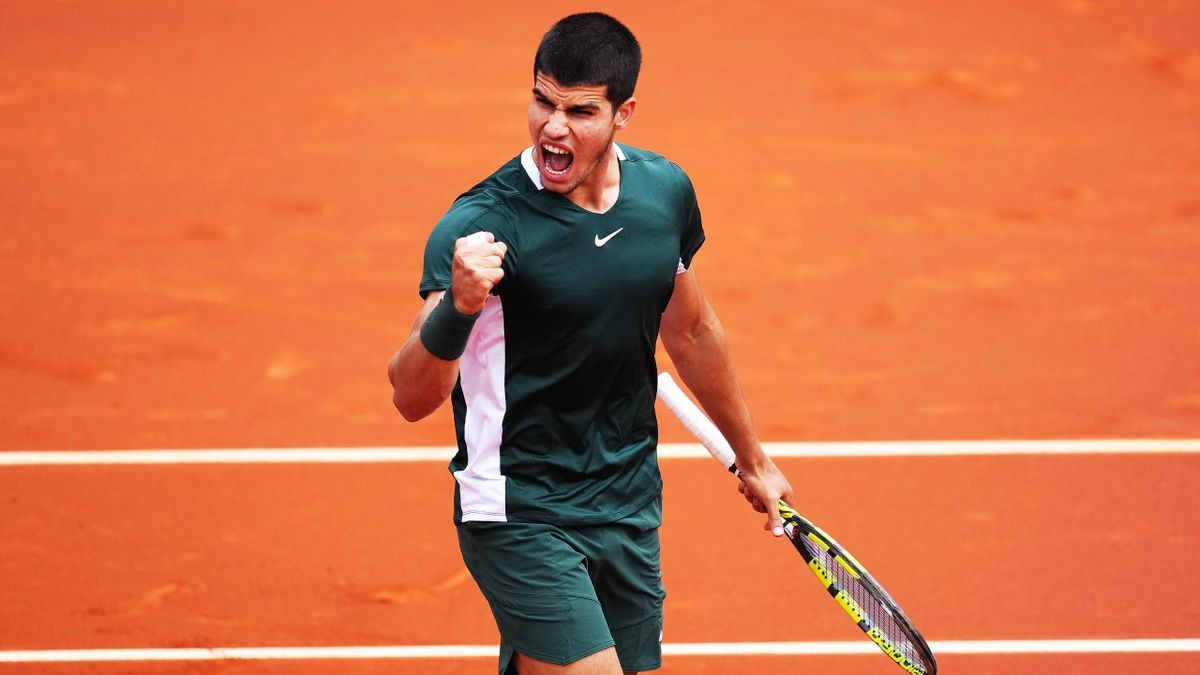 Alcaraz arrasa a Zverev en una hora y conquista Madrid