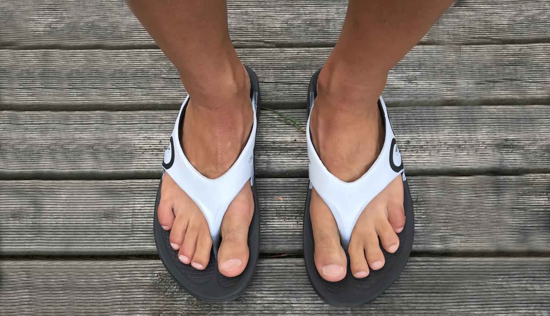 Las sandalias de OOfos ayudan a descargar tus músculos tras los esfuerzos intensos