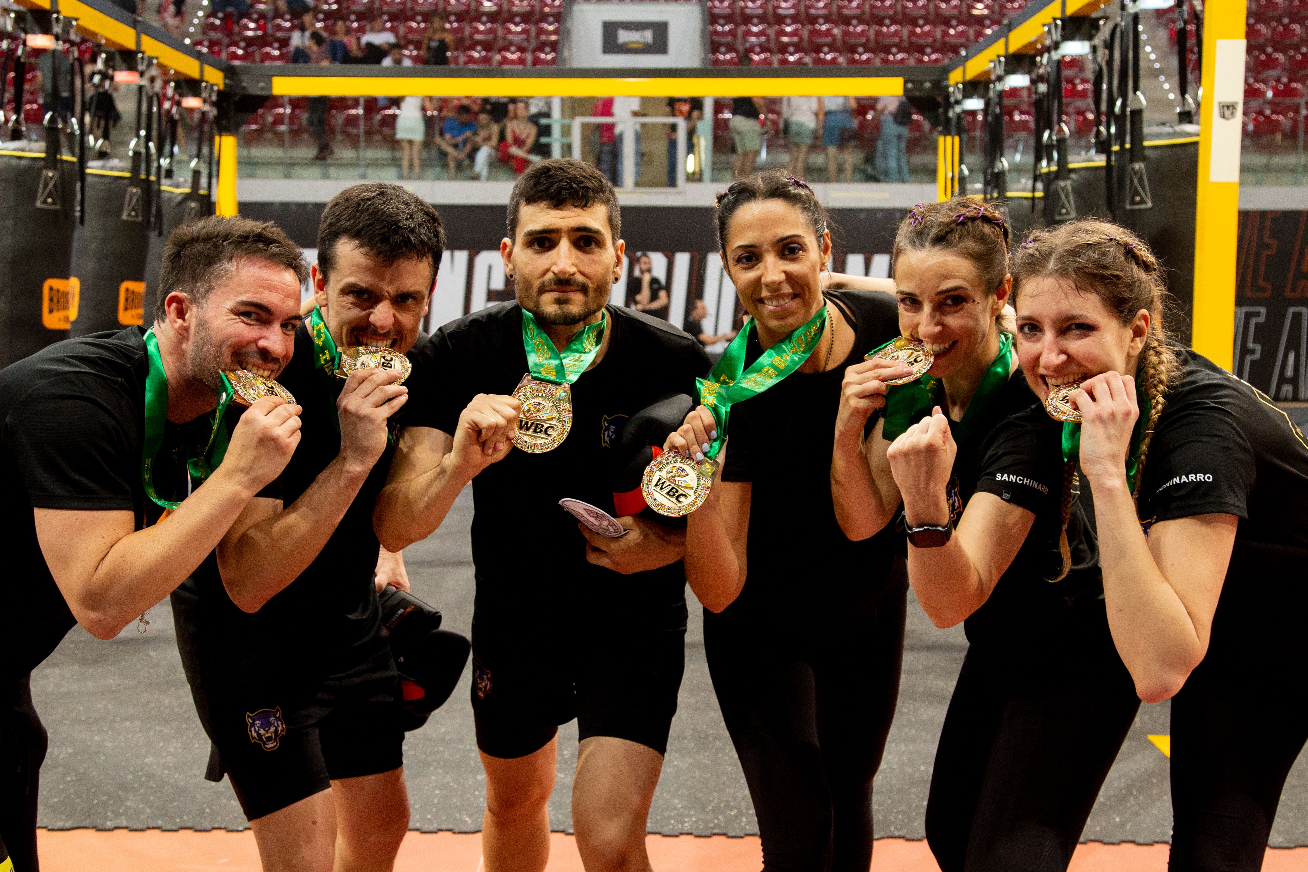 Oli y los Benjis Campeones Mundo Fitboxing