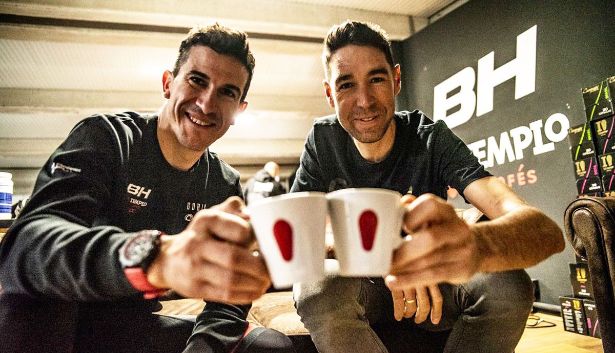 Carlos Coloma el día que fichó a David Valero para el BH Templo Cafés