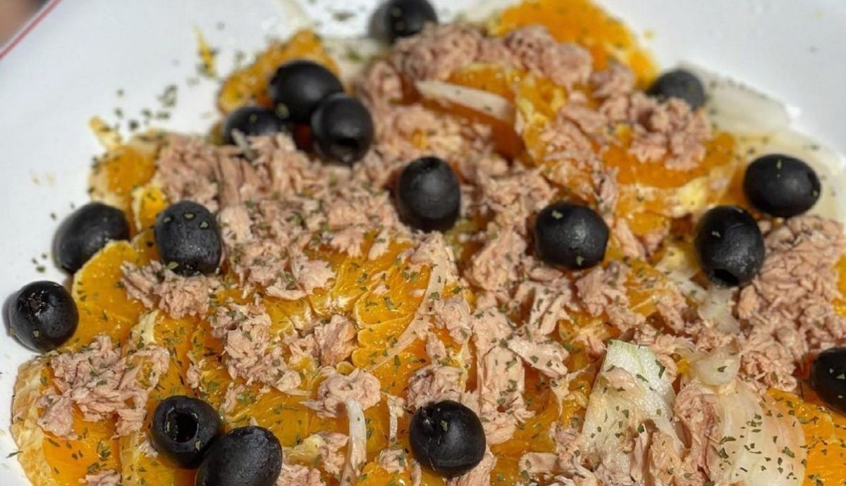 Ensalada de naranja, atún y olivas negras, receta de Sara Carmona