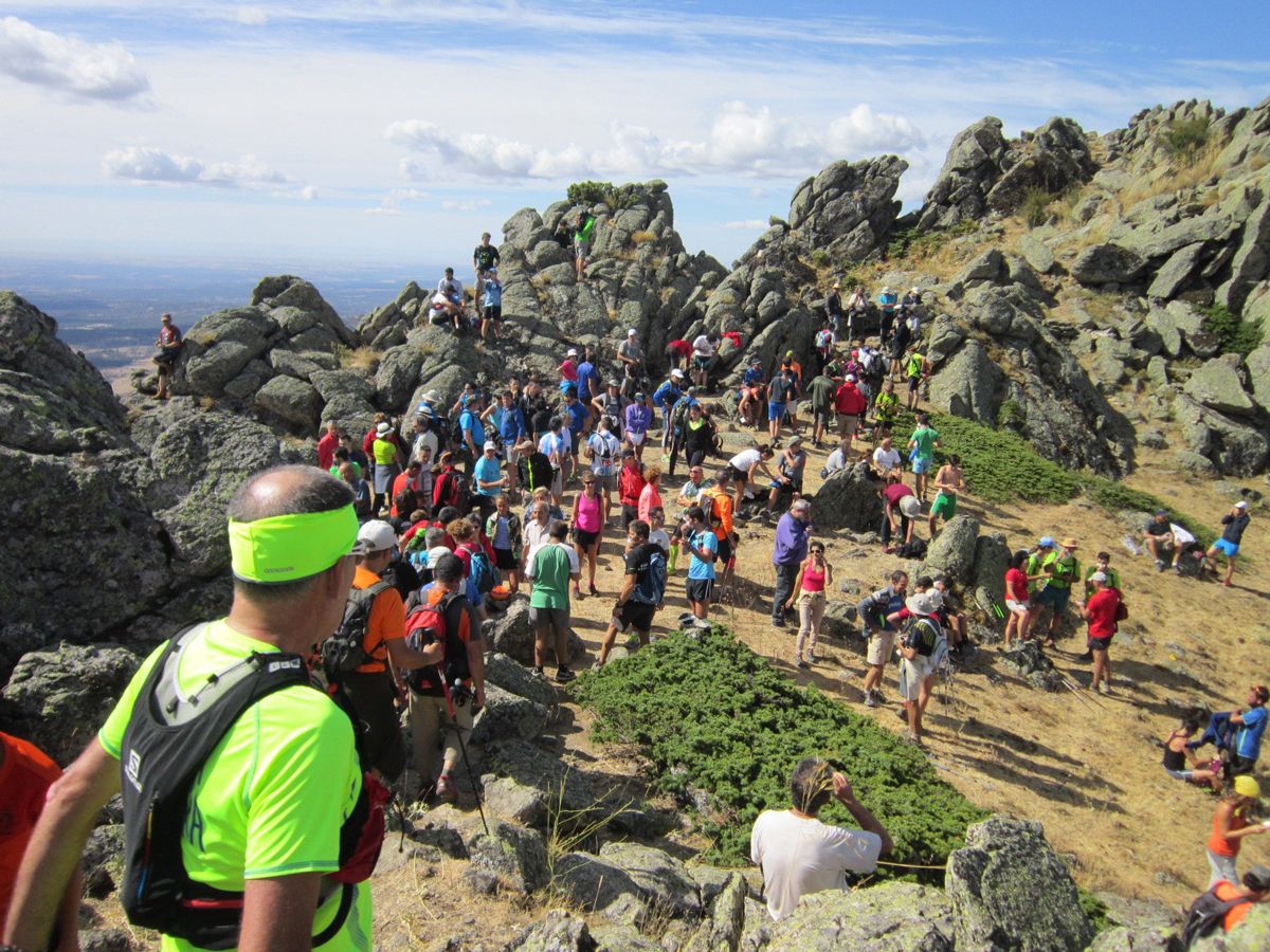 El ambiente festivo y el compañerismo están garantizados en la Travesía de las Cumbres Escurialenses El ambiente festivo y el compañerismo están garantizados en la Travesía de las Cumbres Escurialenses