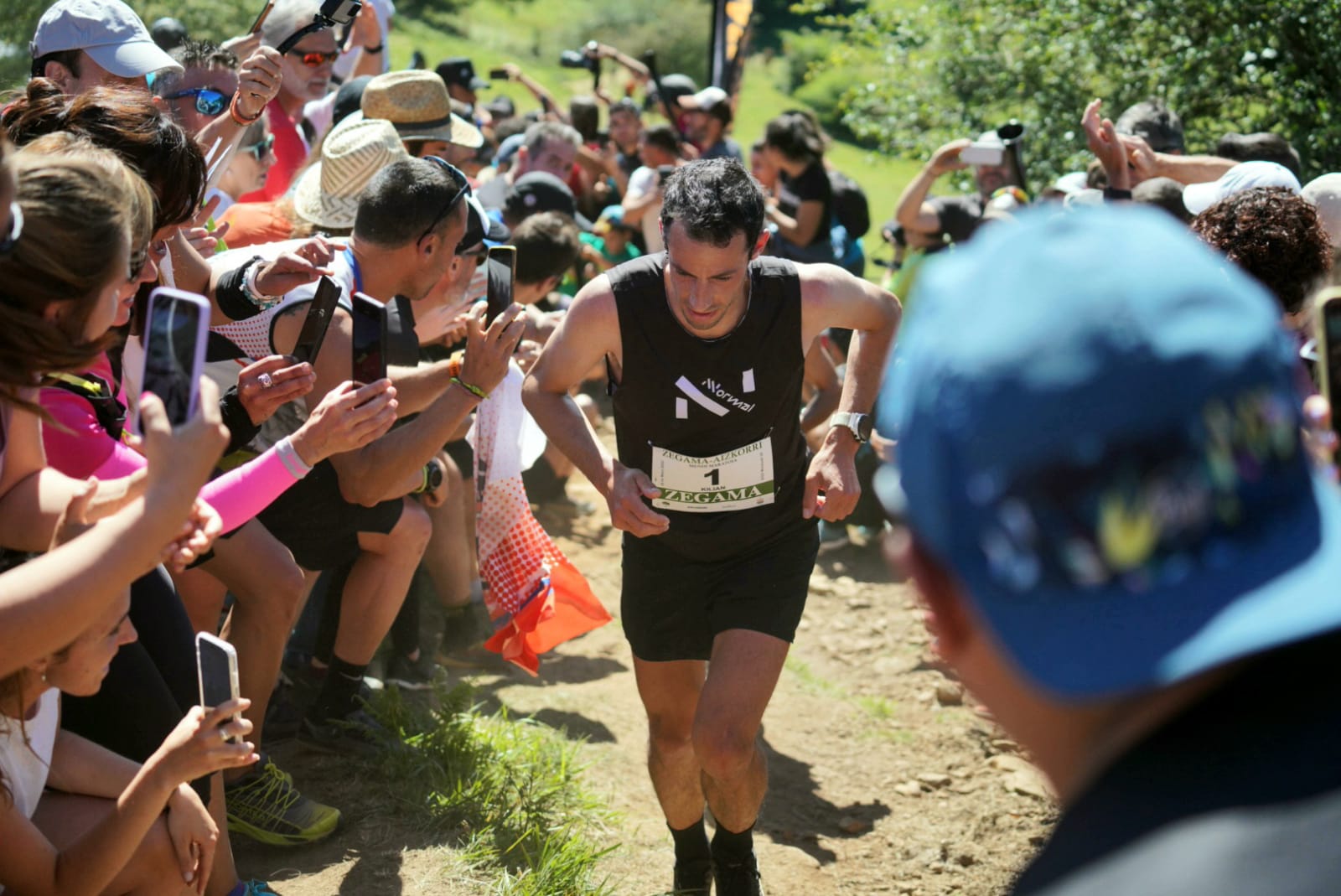 KIlian Jornet en plena subida en la última edición de la Zegama-Aizkorri
