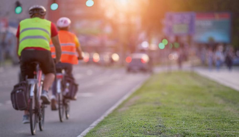 La DGT avisa: éste es el único caso en el que podrás llevar un pasajero en una bicicleta (Imagen: DGT) La DGT avisa: éste es el único caso en el que podrás llevar un pasajero en una bicicleta (Imagen: DGT)