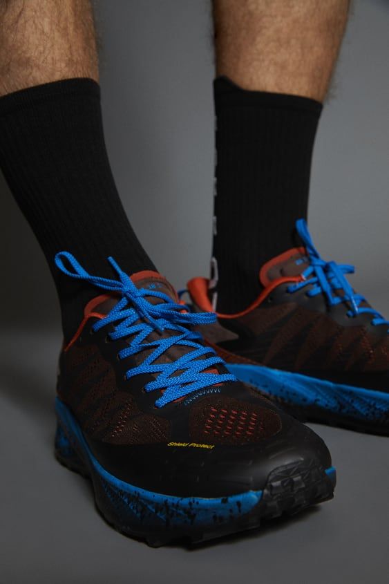 Detalle de las zapatillas de trail running de Zara.
