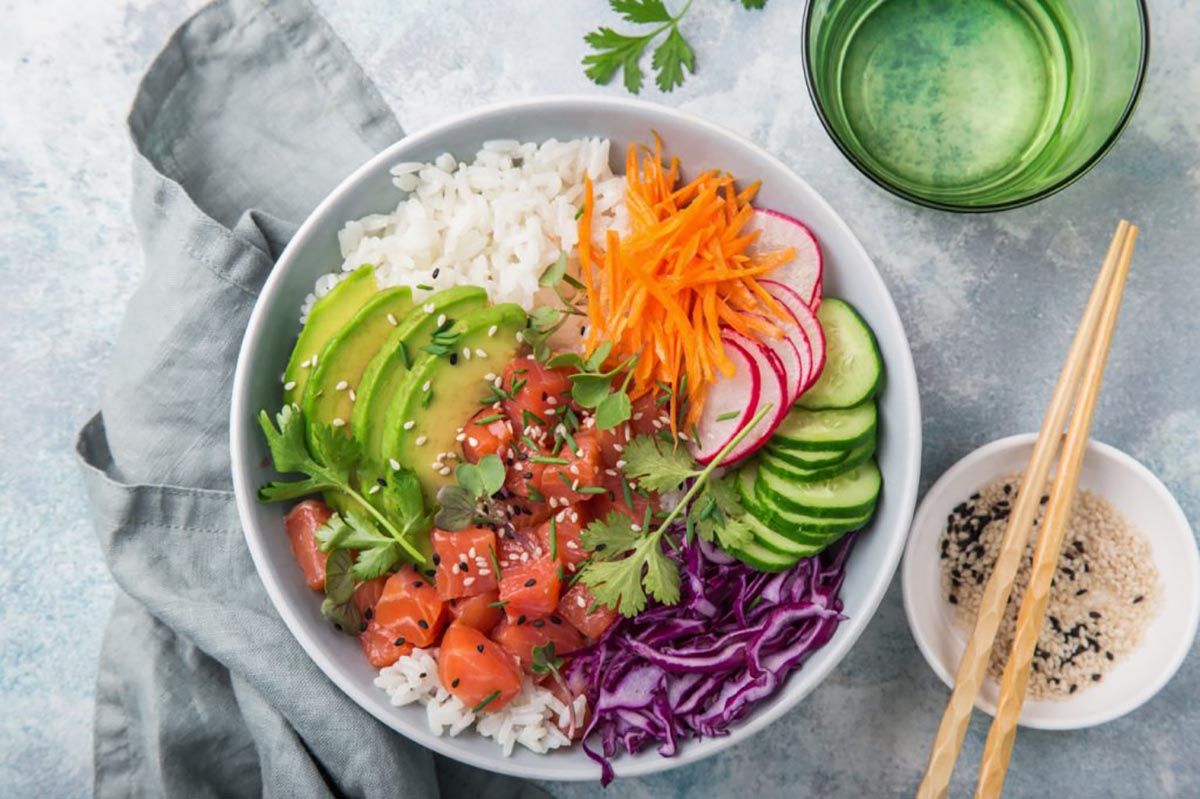 Prepara tu poke bowl perfecto
