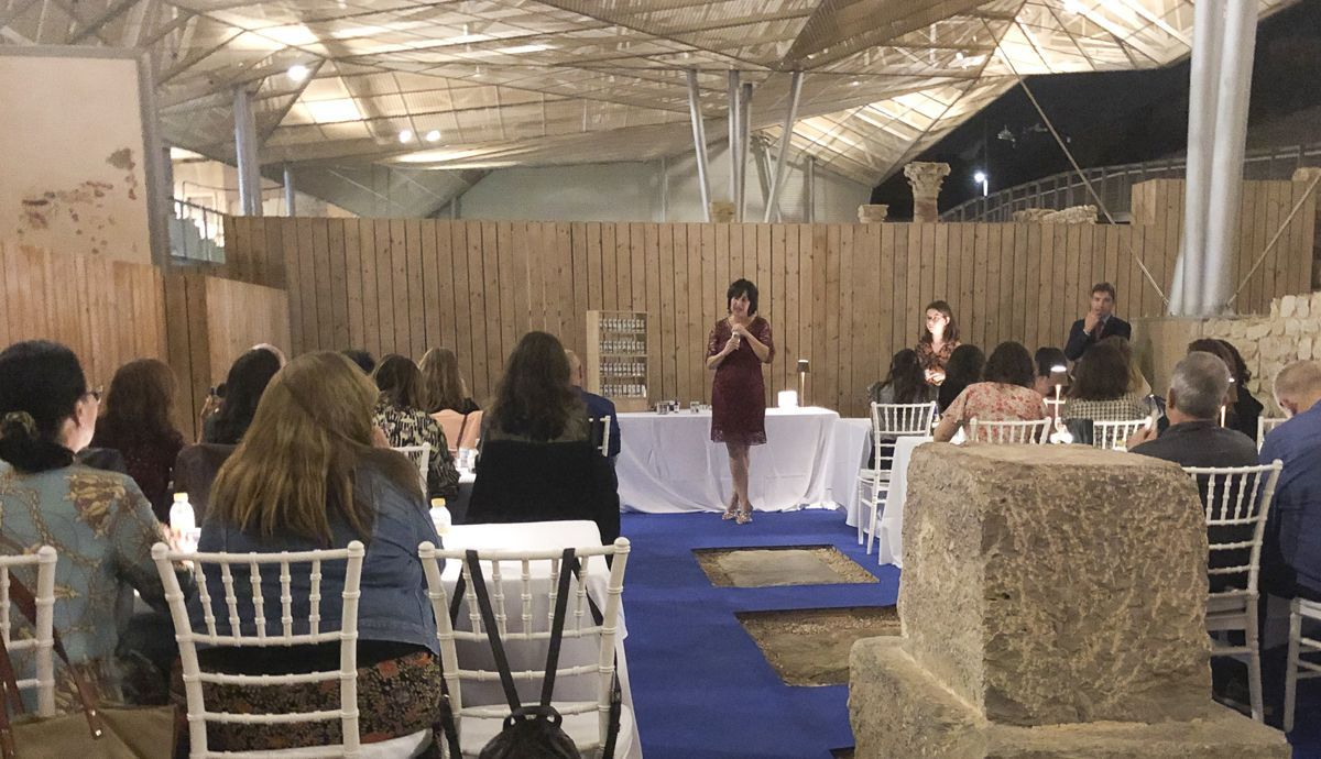 Taller de aceites cosméticos y esenciales con Marnys Taller de aceites cosméticos y esenciales con Marnys