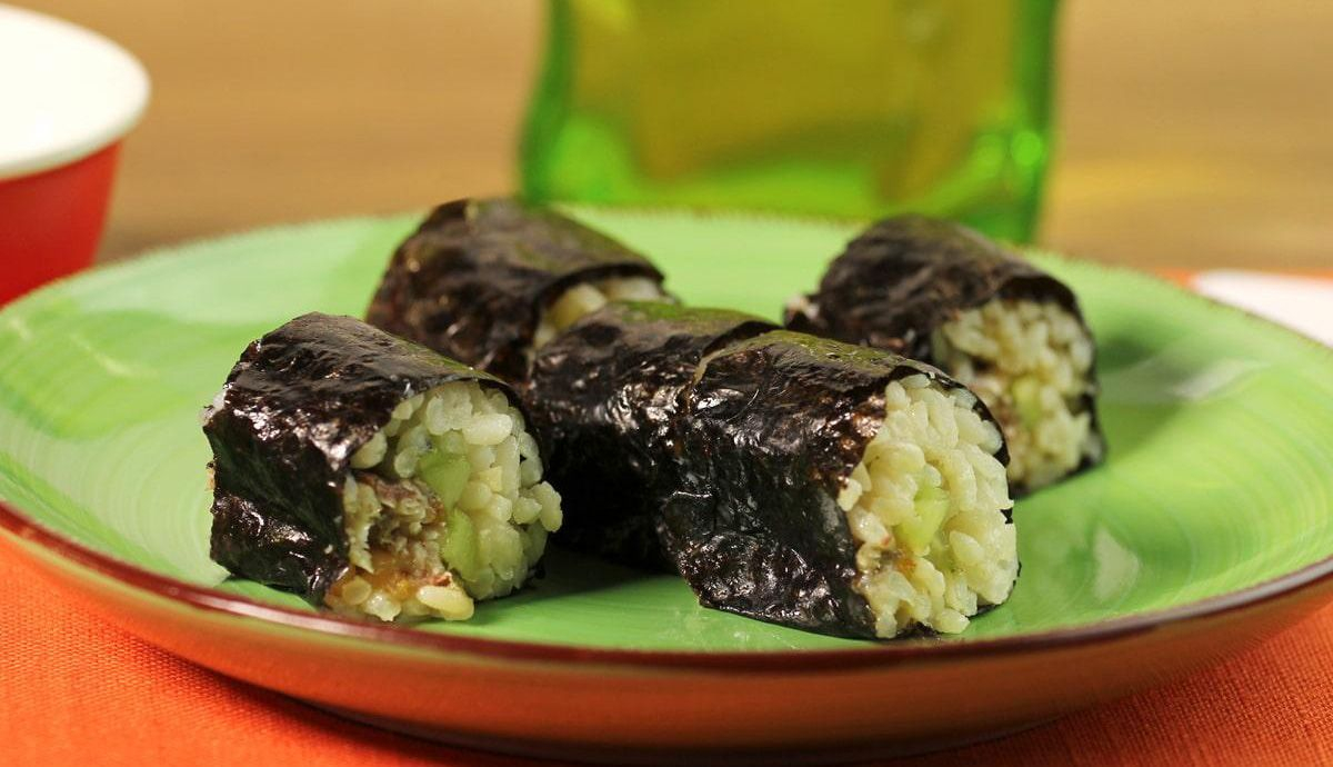 Sushi de sardinillas con pepino y mermelada de naranja Sushi de sardinillas con pepino y mermelada de naranja