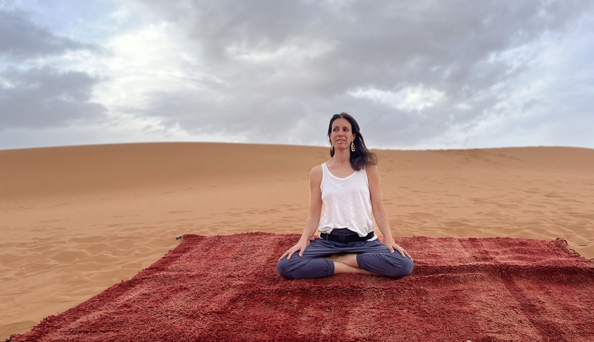 Meditación con Cándida Vivalda en el desierto.jpeg Meditación con Cándida Vivalda en el desierto.jpeg