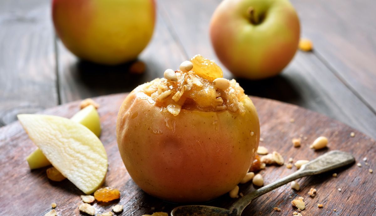 Receta de manzana al horno rellena de granola y nueces