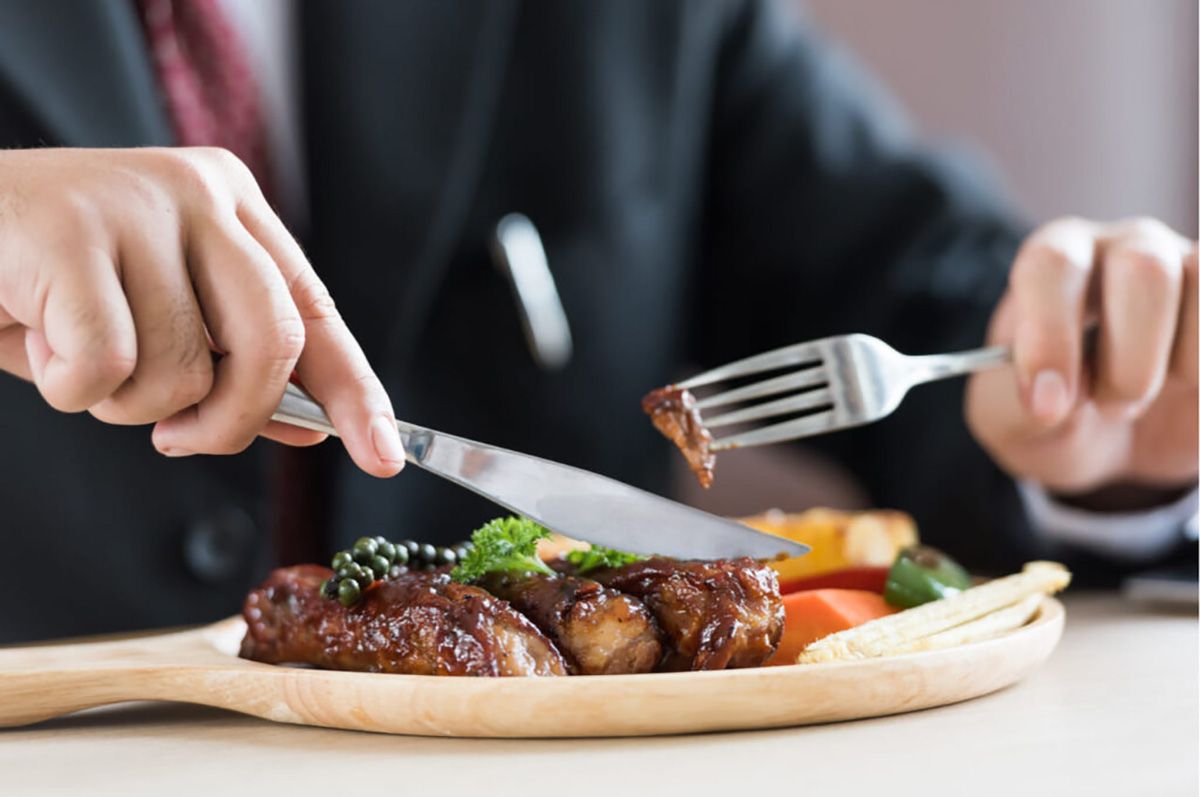 ¿Qué cantidad de carne es saludable comer a la semana?