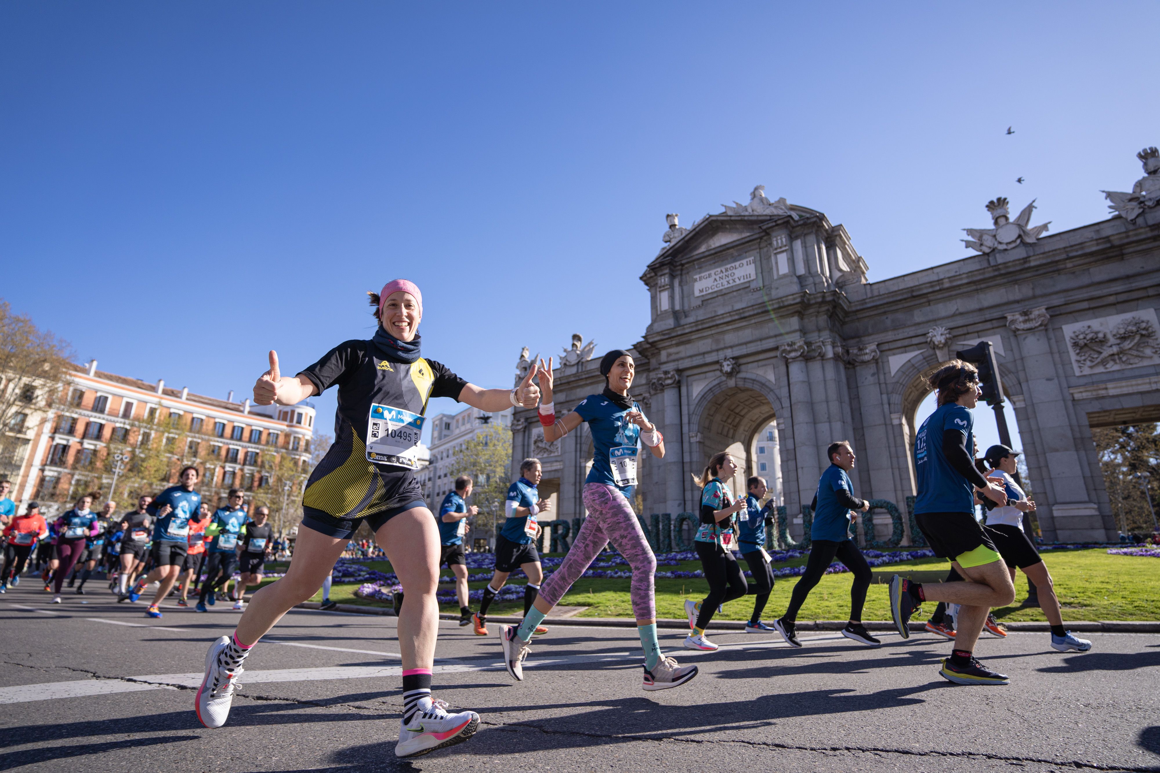 Imagen de la última edición del Movistar Madrid Medio Maratón al paso por la Puerta de Alcalá