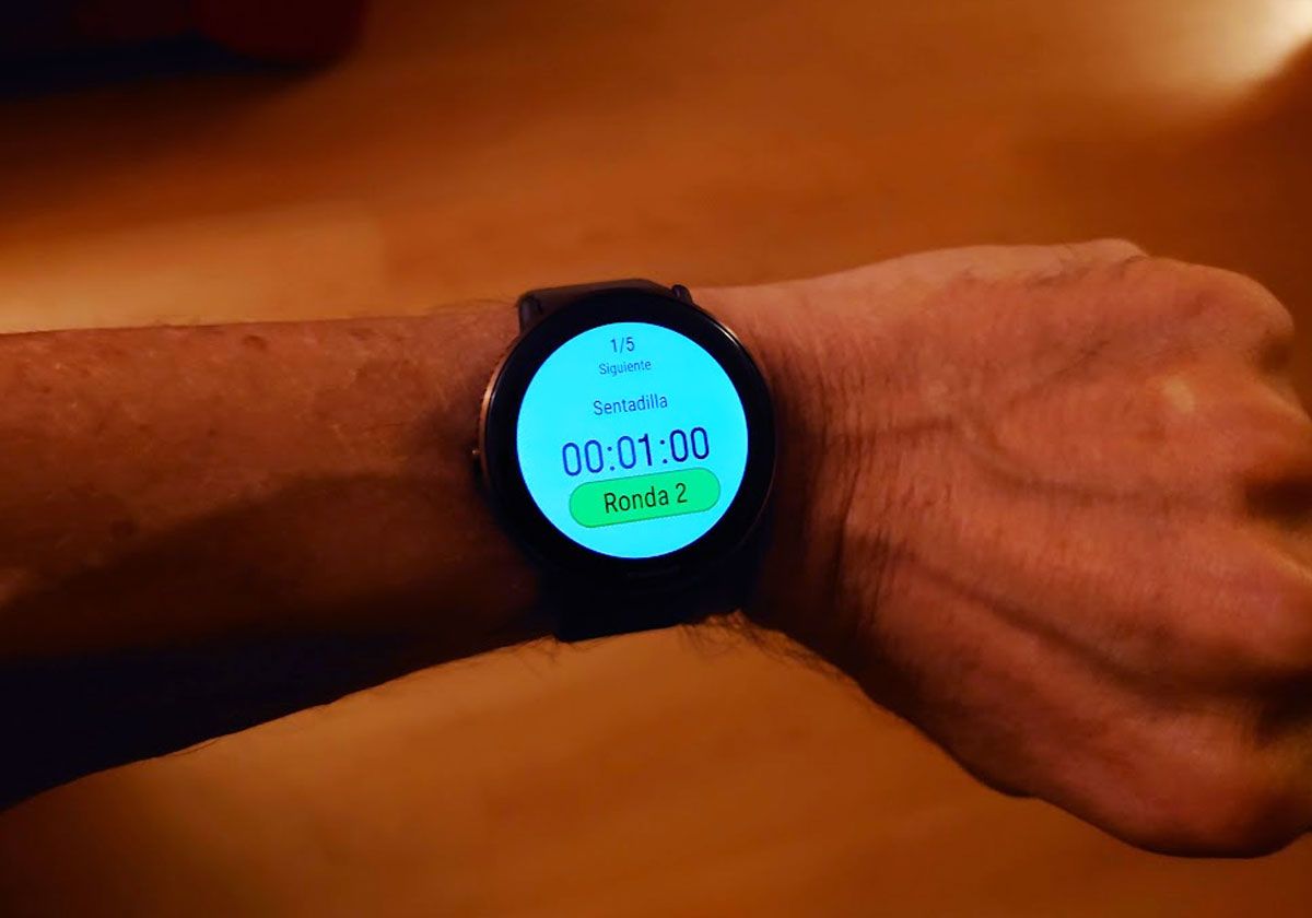 El Polar Ignite 3 te guía por voz cuando sigues las recomendaciones de entrenamiento FitSpark