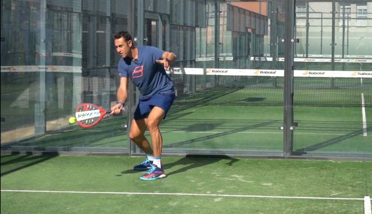 Golpe de derecha en padel por Fernando Poggi