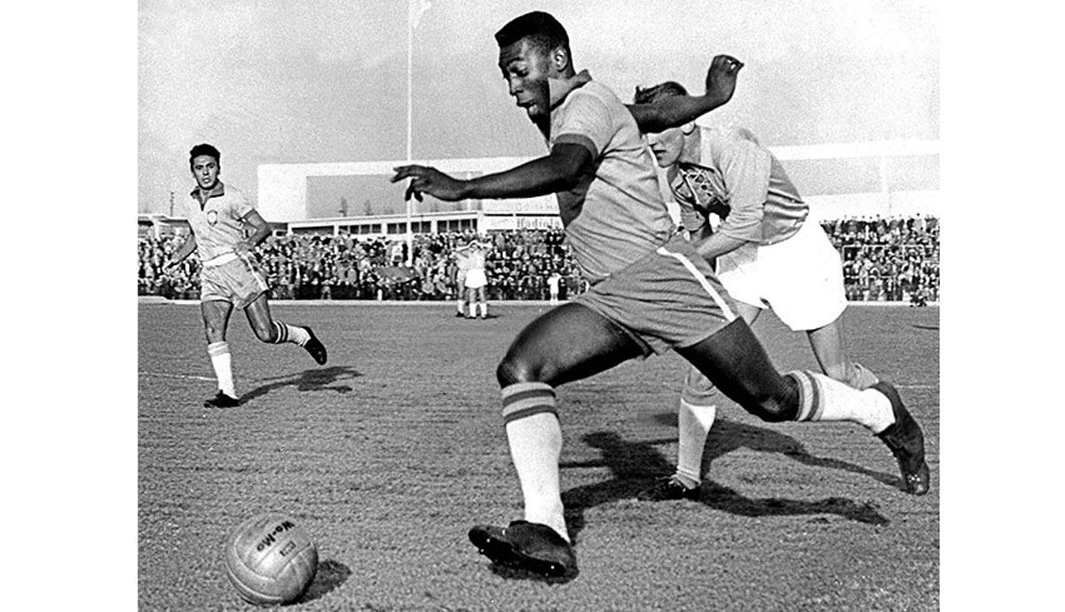 Pelé jugando con su selección en 1960. Foto: AFP/SCANPIX - Nationalencyklopedin