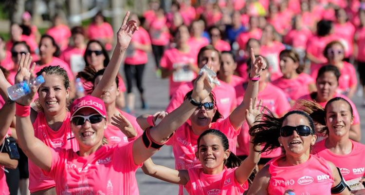 Emocionante imagen de la Carrera de la Mujer de Valencia