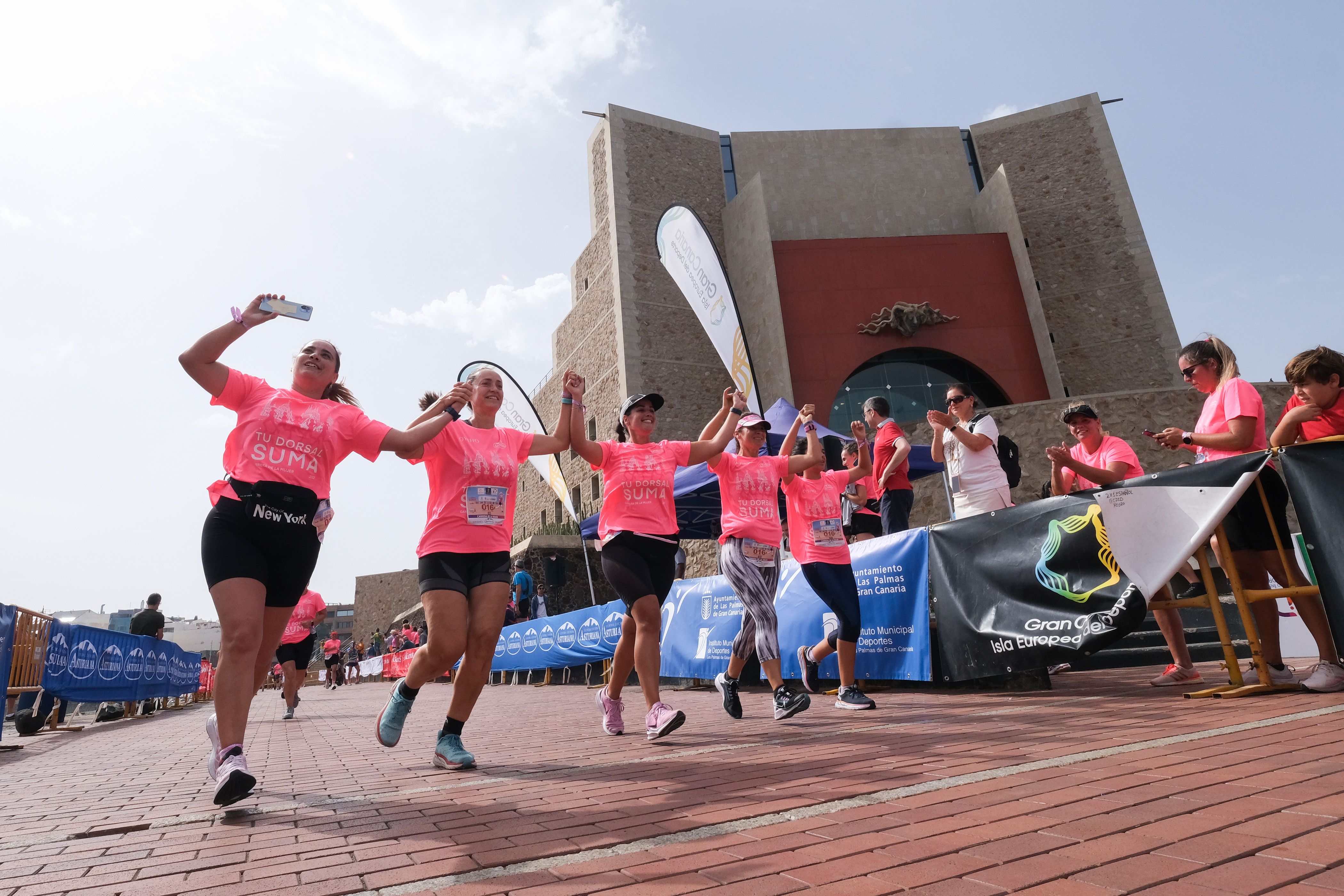 La emoción de la Carrera de la Mujer regresa el 12 de marzo a la Playa de las Canteras
