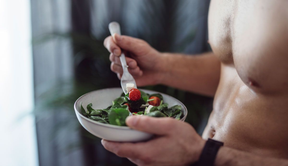 Empieza tu comida con una ensalada o alimento que aporte fibra