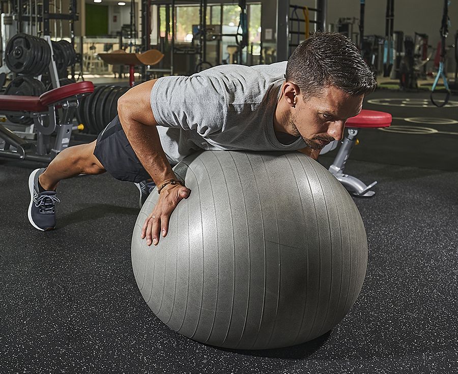 Flexiones sobre fitball