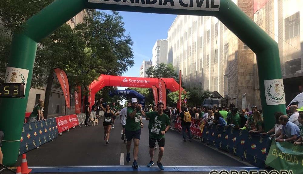 Imagen de la línea de meta de la última edición de la Carrera de la Guardia Civil en Madrid celebrada con motivo de su 175 aniversario