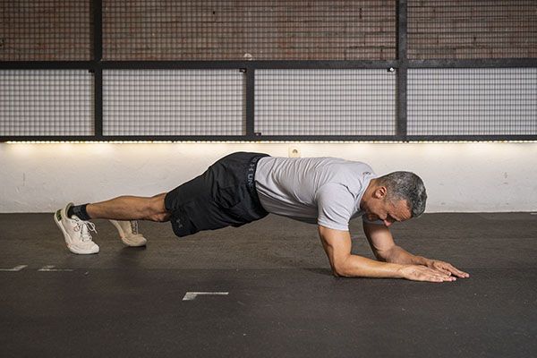 PUSH UPS EXTENSIÒN TRÍCEPS PUSH UPS EXTENSIÒN TRÍCEPS