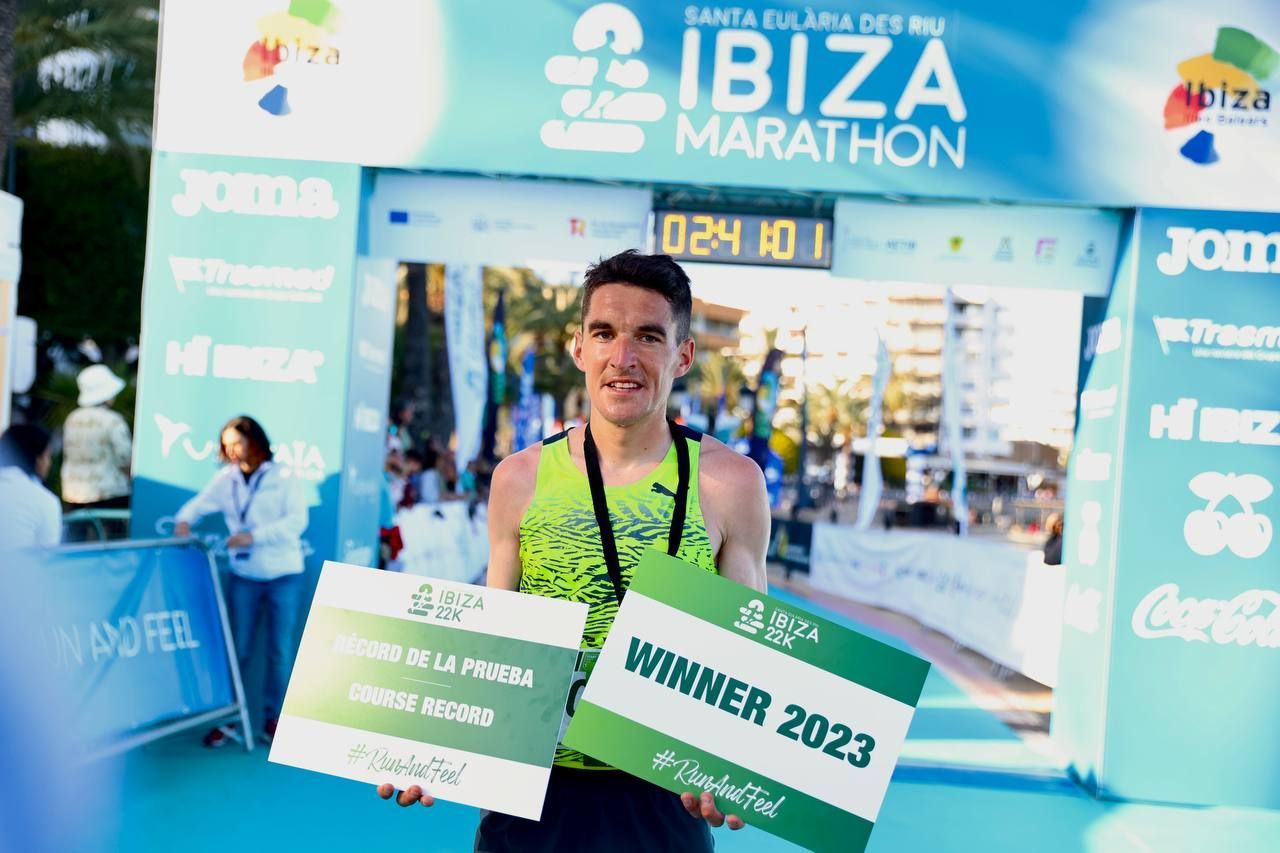 Dani Mateo ganador y nuevo récord del Santa Eulària Ibiza 22K
