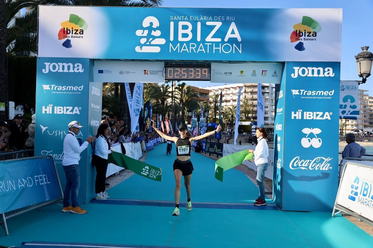 Clara López ganadora y nuevo récord del Santa Eulària Ibiza 22K (2) Clara López ganadora y nuevo récord del Santa Eulària Ibiza 22K (2)