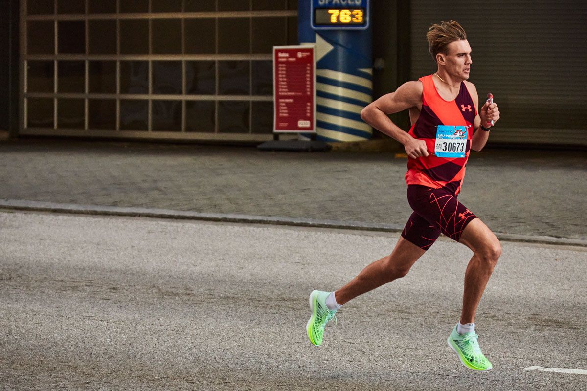 Jordan Tropf macha sus Under Armour Flow Velociti Elite con tres maratones en días seguidos... sin que ellas le machaquen a él Jordan Tropf macha sus Under Armour Flow Velociti Elite con tres maratones en días seguidos... sin que ellas le machaquen a él