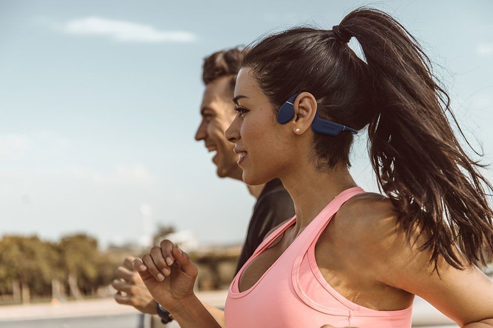 Así son los auriculares Creative Outlier Free Pro, pasan desapercibidos