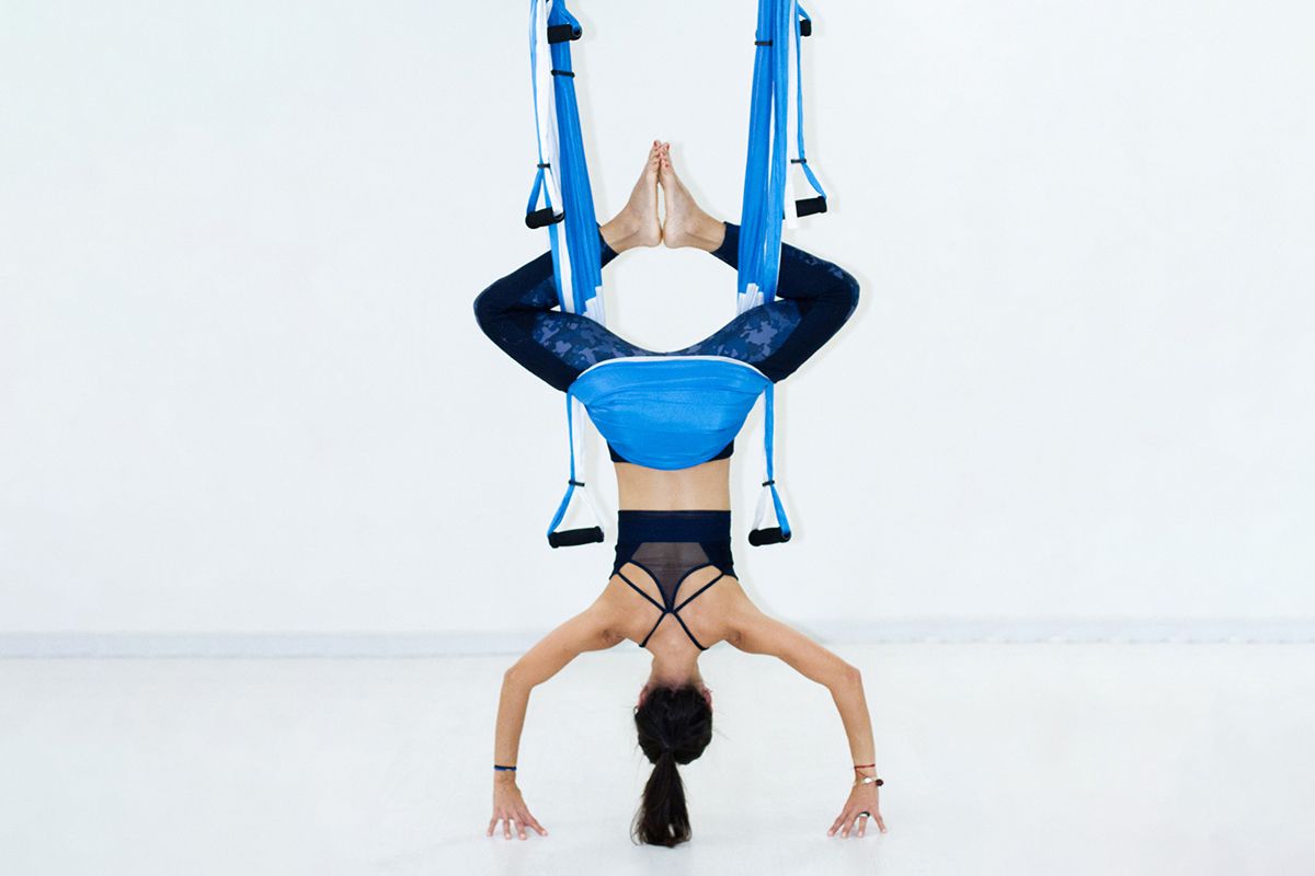 Yoga Aéreo  suspende tus límites y descubre la libertad de la creatividad