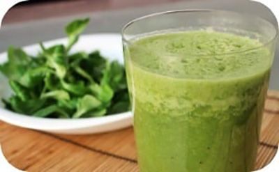 BATIDO DE CANÓNIGOS CON BAYAS Y CÁÑAMO BATIDO DE CANÓNIGOS CON BAYAS Y CÁÑAMO