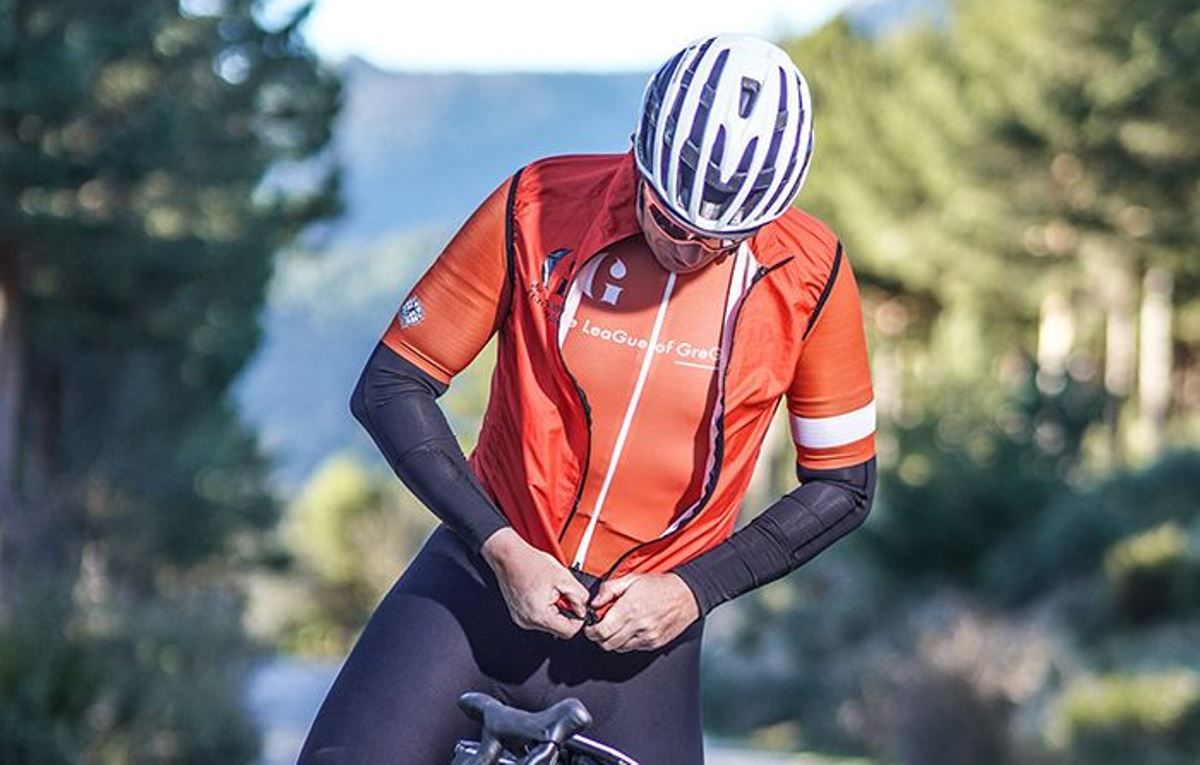 El error más habitual a la hora de vestirnos para salir en bici en verano