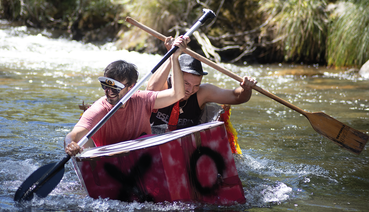 Primera Carrera de Barcos de Cartón en Villanueva de Cameros.