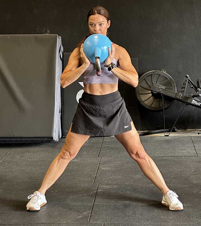 Aperturas laterales con kettlebell1 Aperturas laterales con kettlebell1