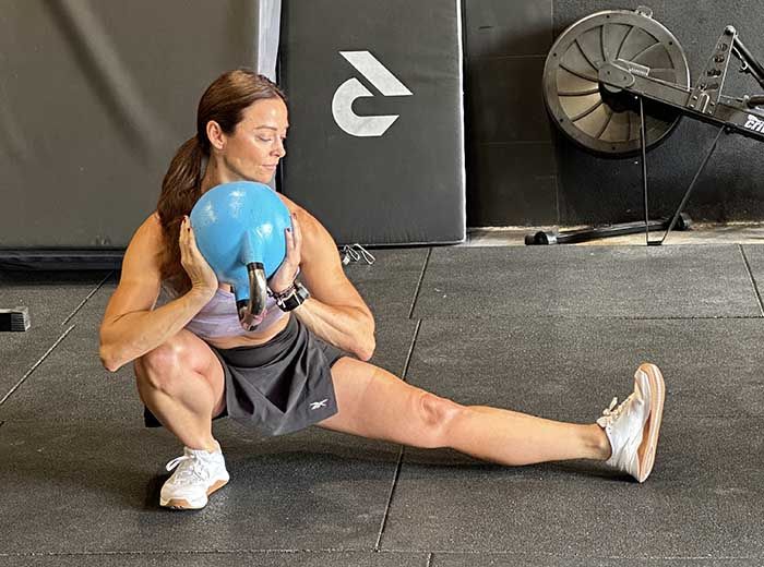 Aperturas laterales con kettlebell3 Aperturas laterales con kettlebell3