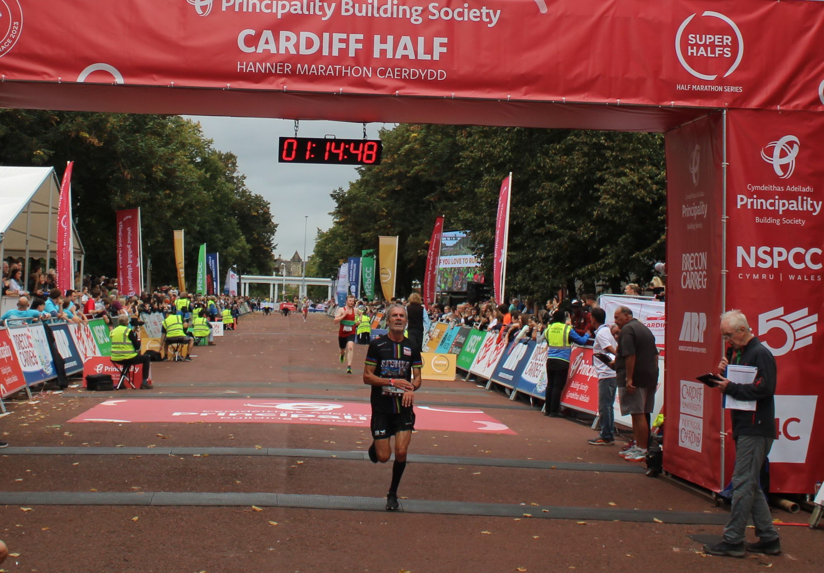 Martín Fiz triunfa en el Medio Maratón de Cardiff. ¡Tercera victoria seguida en los SuperHalfs!