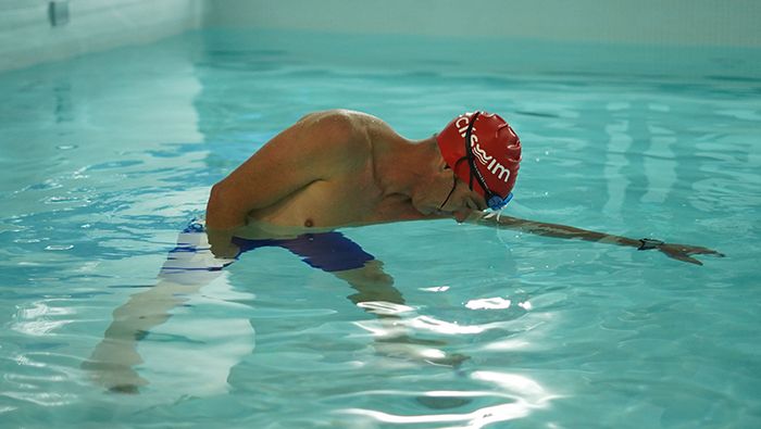 el brazo dentro del agua el brazo dentro del agua