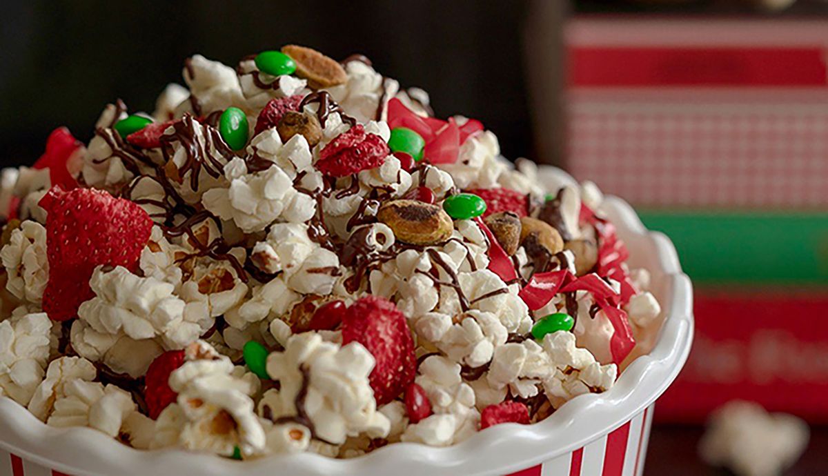 Palomitas navideñas con pistacho, chocolate y fresas
