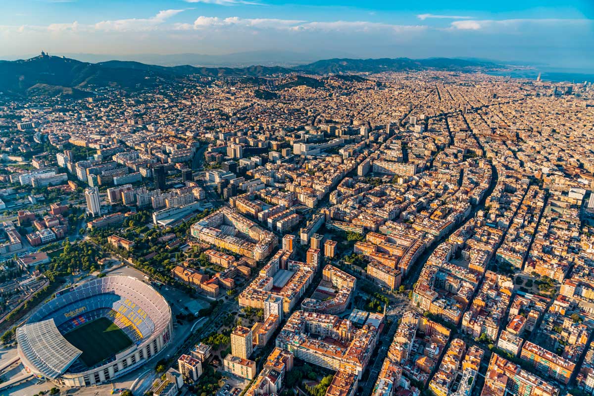 La Superliga gana la primera batalla (Foto: iStock - El Camp Nou y Barcelona al fondo)