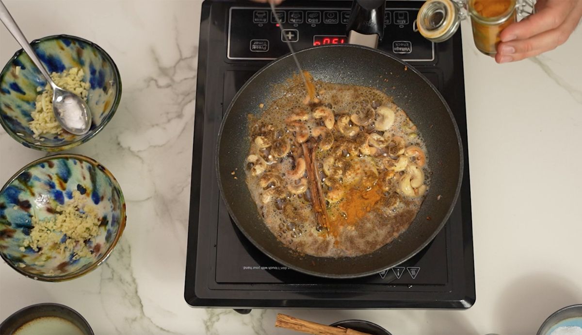 Ssäm de conejo con Garam masala, cebolla roja encurtida y rabanitos 02 PASO Ssäm de conejo con Garam masala, cebolla roja encurtida y rabanitos 02 PASO