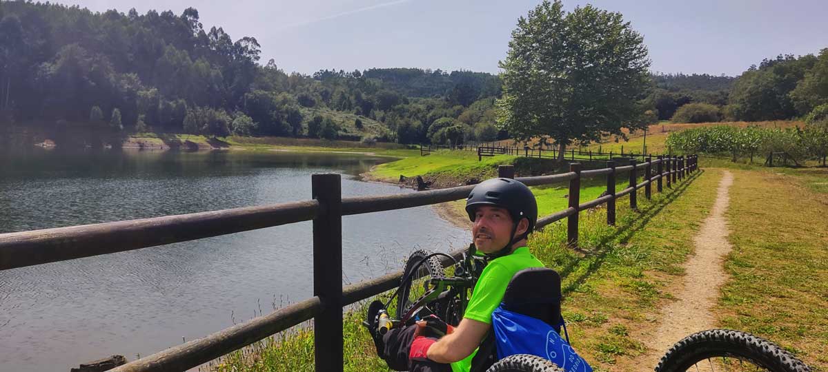 Pausa junto al embalse de Beche Pausa junto al embalse de Beche