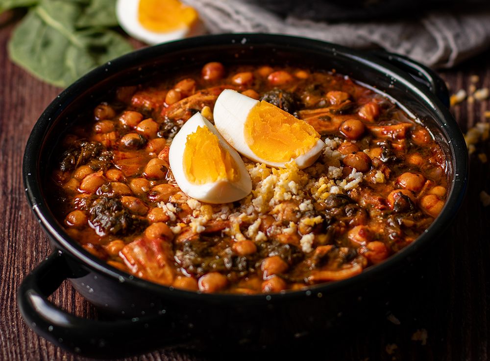 POTAJE DE GARBANZOS, ESPINACAS, JAMÓN Y HUEVO