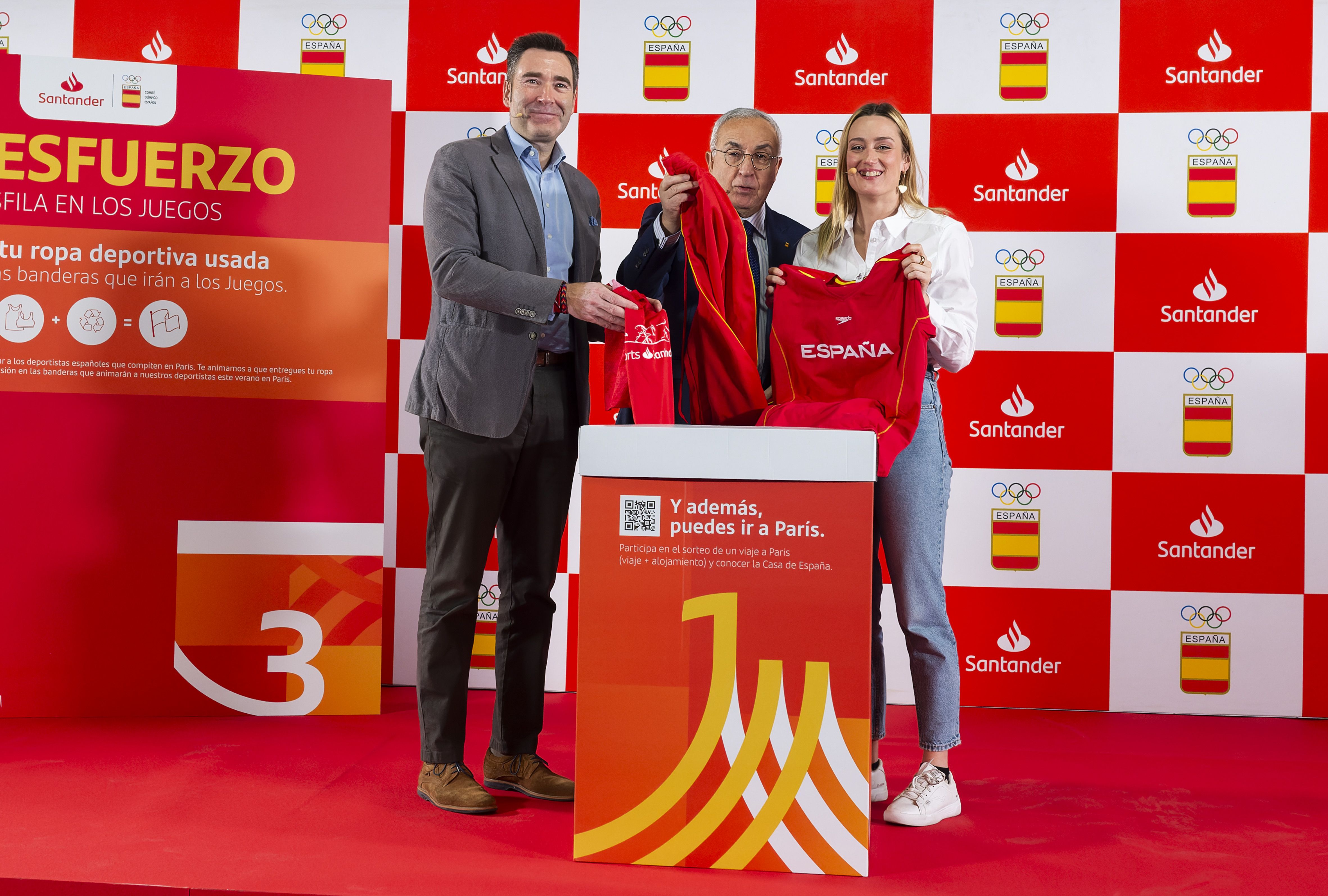 El COE y Banco Santander fabricarán banderas con ropa deportiva reciclada para los Juegos de París.