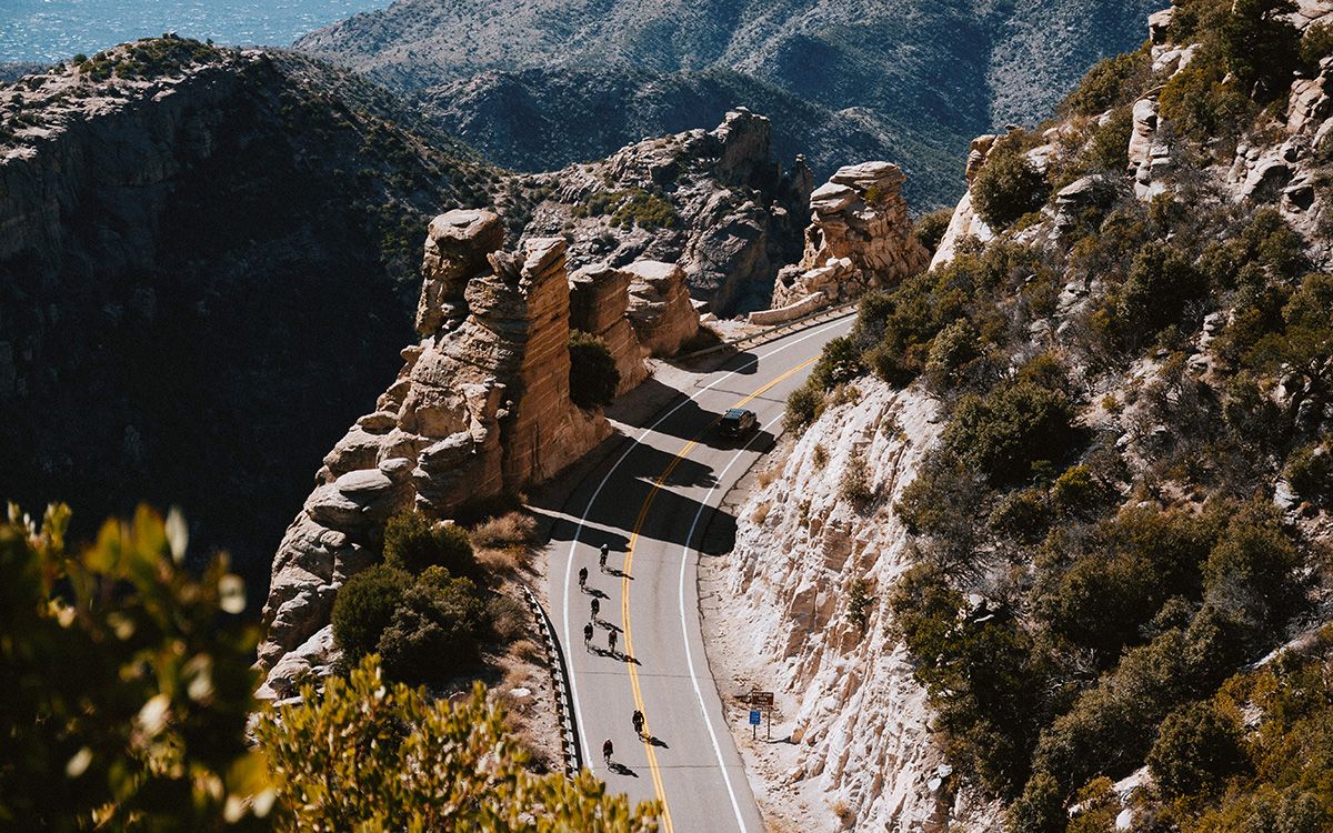 Participantes descendiendo el Mount Lemmon. Foto de Ashley Gruber Participantes descendiendo el Mount Lemmon. Foto de Ashley Gruber