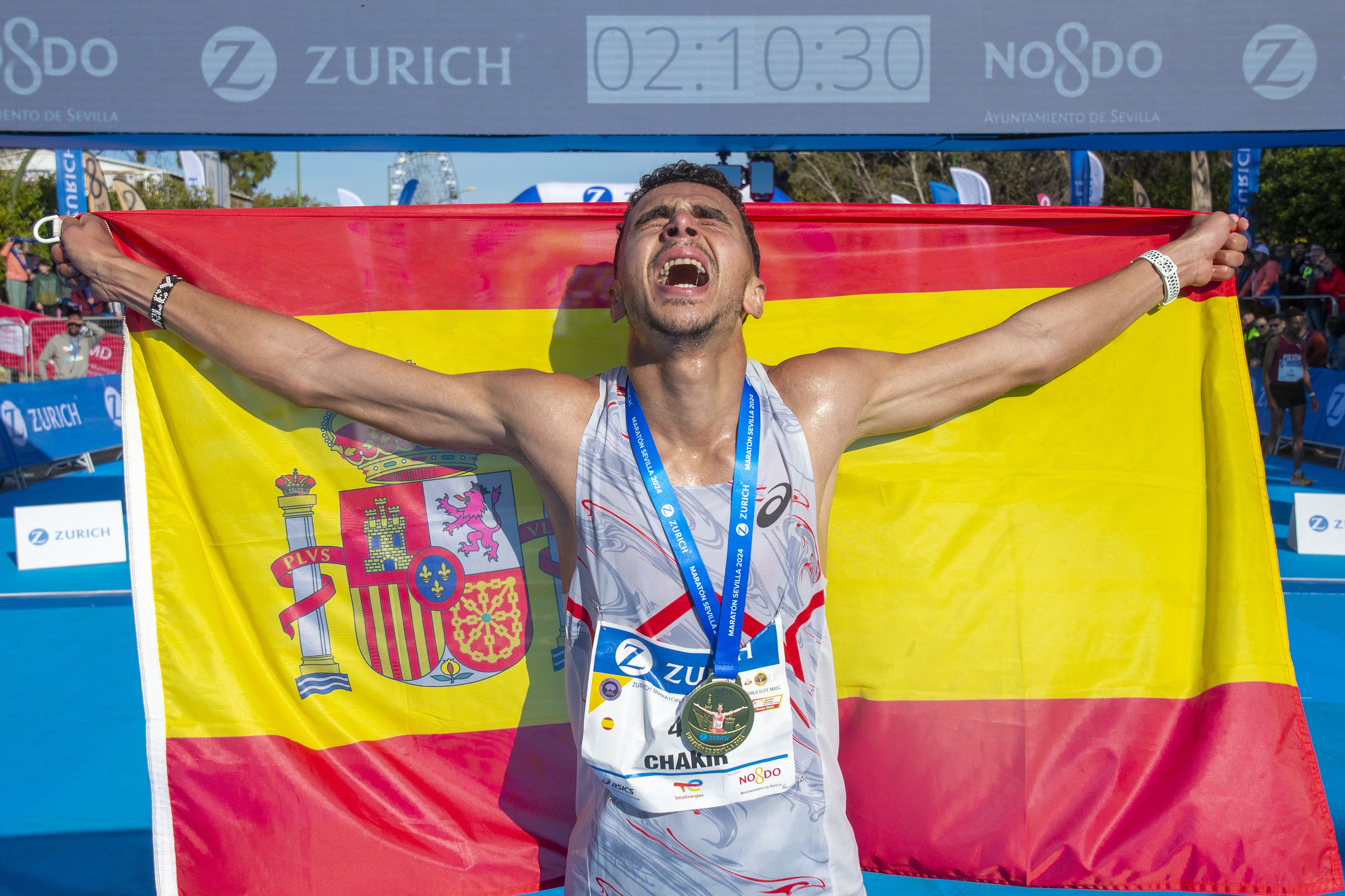 Ibrahim Chakir en el Zurich Maratón de Sevilla 2024 donde logró la plaza para los Juegos Olímpicos de París. JUANJO ÚBEDA.